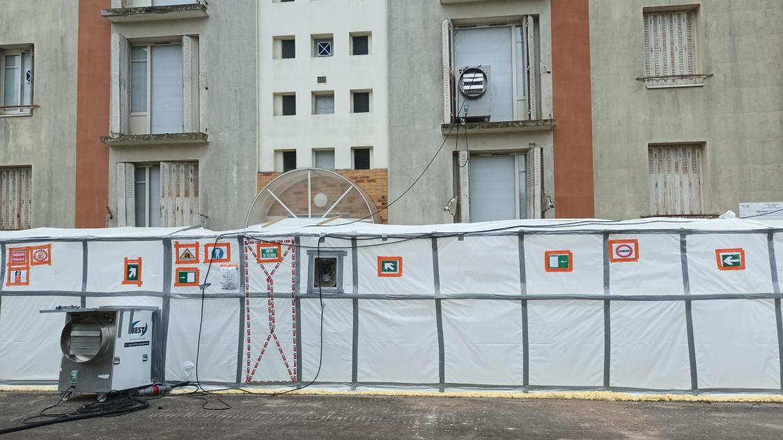Mise en place confinement amiante